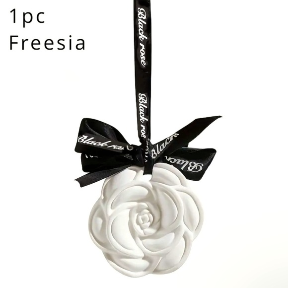 Camellia flower car freshener in Freesia scent, New - Picture 1 of 1